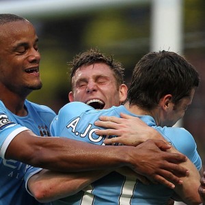 开云体育平台-绿茵场上最动人的一幕，当对手重伤倒地，武磊率全队围拢祈祷，武磊率全队为重伤对手围拢祈祷，绿茵场这一幕震撼人心